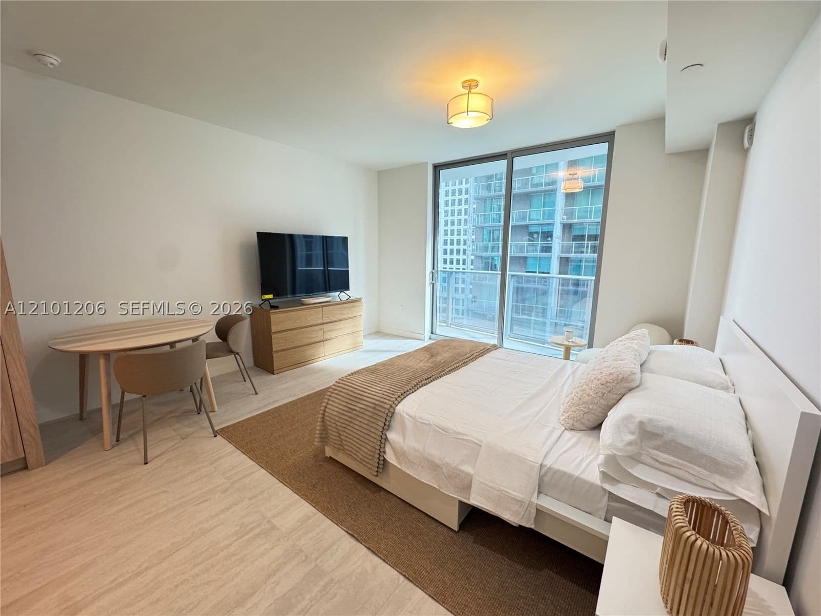 Condo — 77 5th #1909, Miami, FL 33131