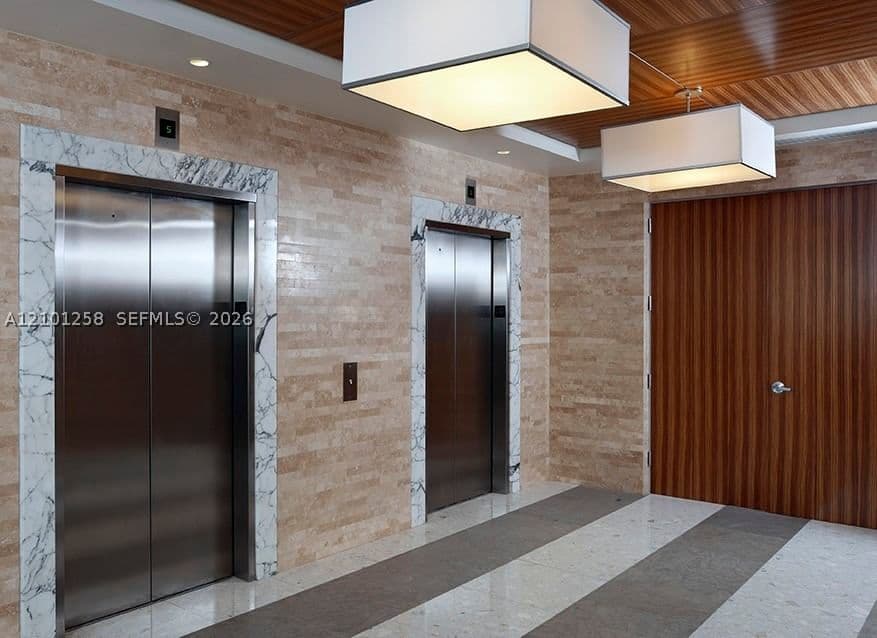 Condo — 175 7th St #2010, Miami, FL 33130