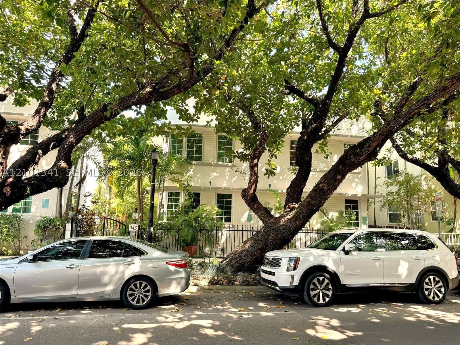 Condo — 349 Meridian Ave #B202, Miami Beach, FL 33139