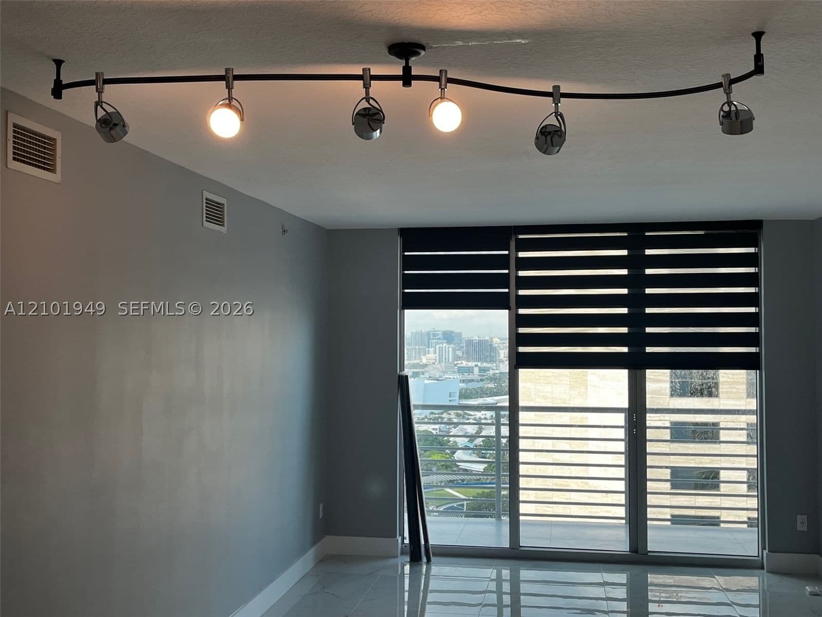 2-bedroom Condo — 335 Biscayne Blvd #3500, Miami, FL 33131