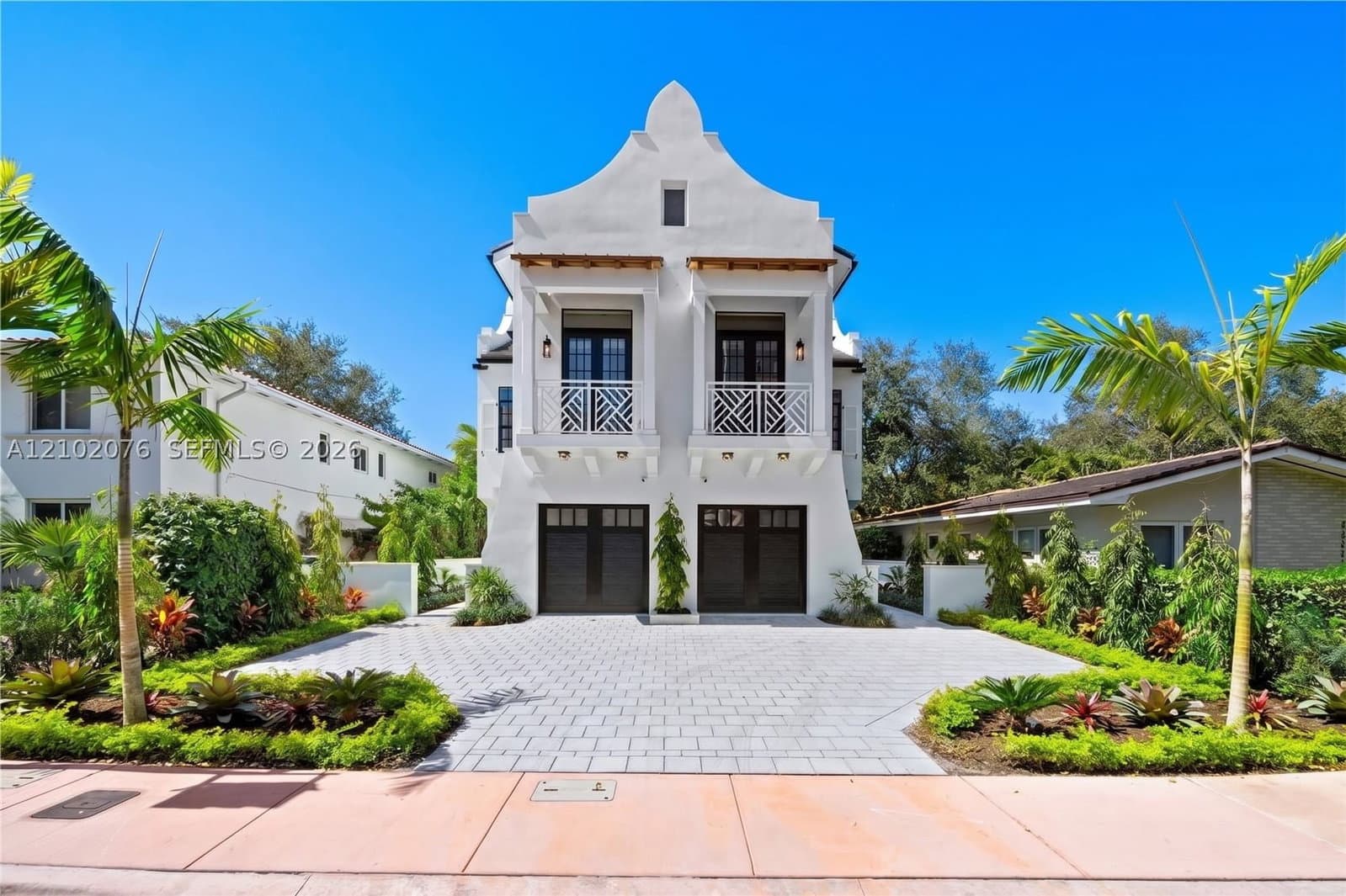 3+1 Müstakil ev — 2710 Le Jeune Rd, Coral Gables, FL 33134
