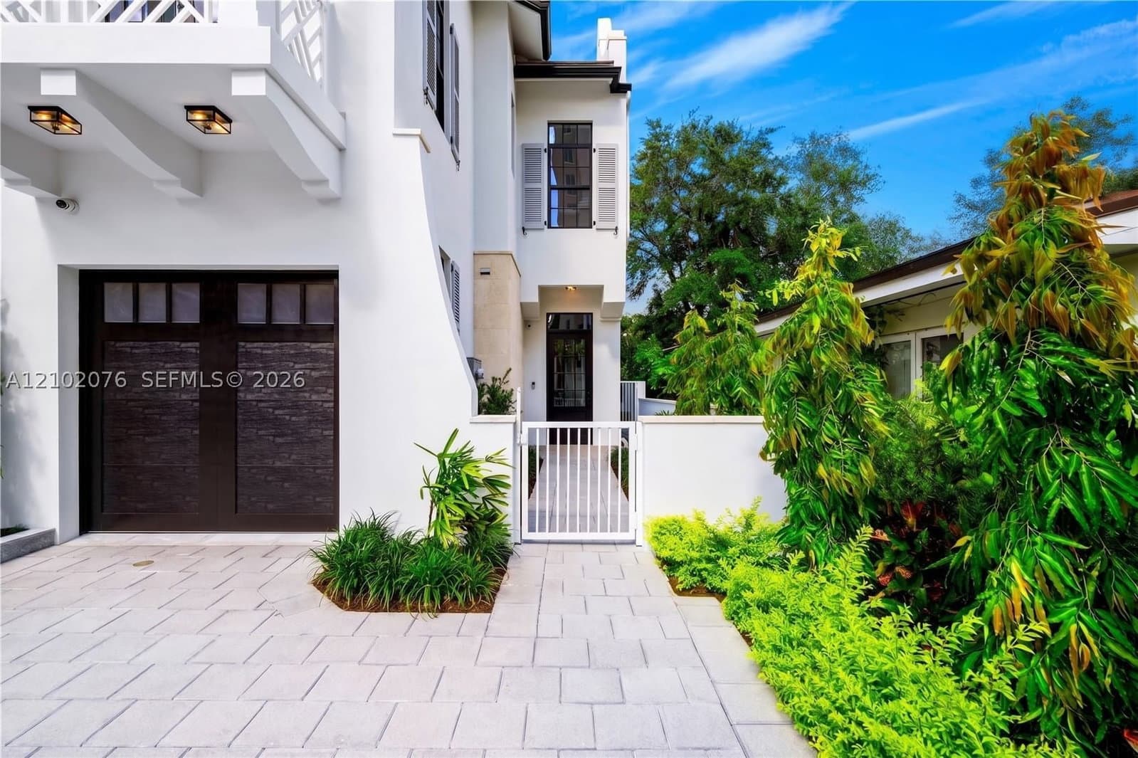 3+1 Müstakil ev — 2710 Le Jeune Rd, Coral Gables, FL 33134