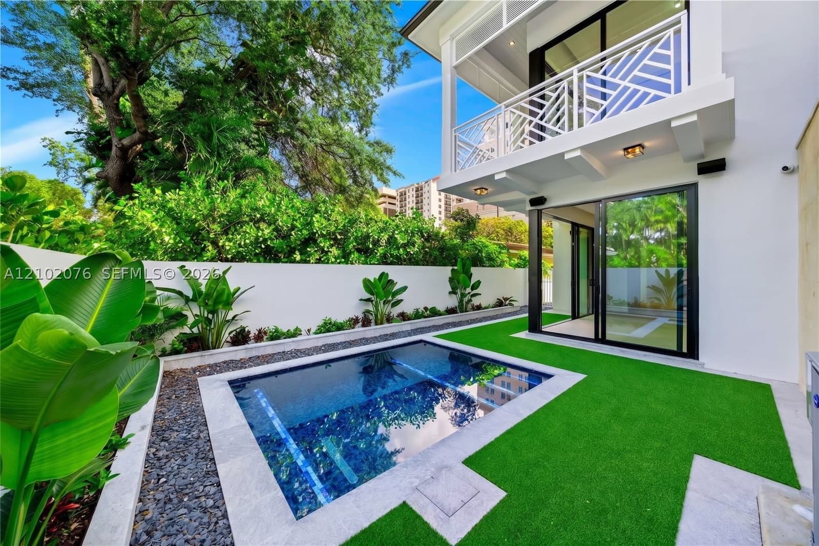 3+1 Müstakil ev — 2710 Le Jeune Rd, Coral Gables, FL 33134
