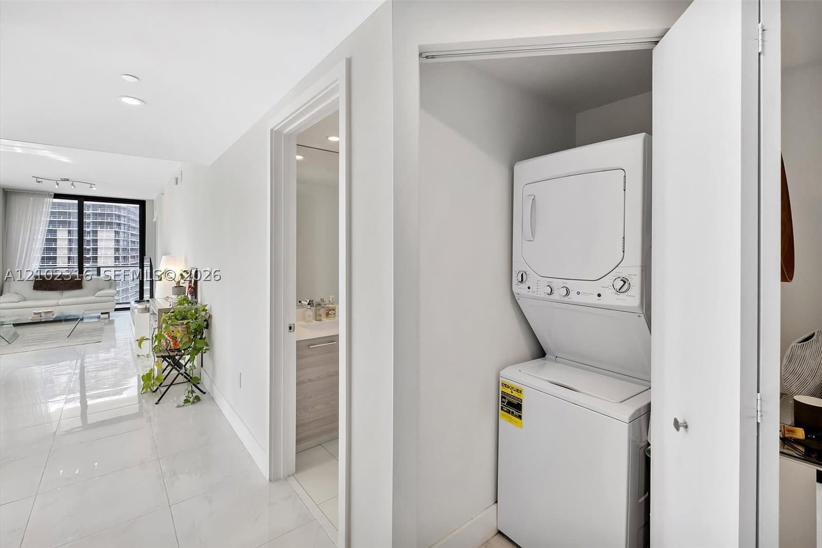 3-bedroom Condo — 1300 Miami Ave #1905, Miami, FL 33130