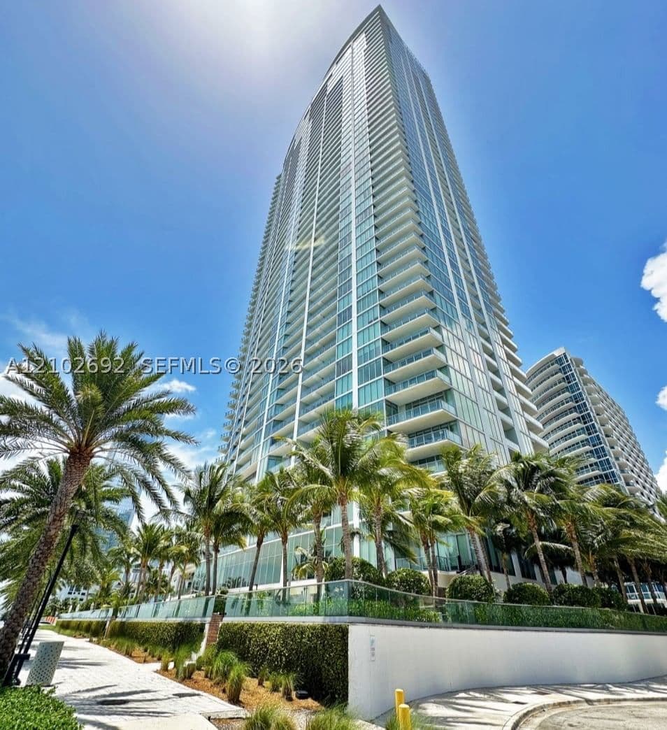 3+1 Condo — 2900 7th Ave #902, Miami, FL 33137