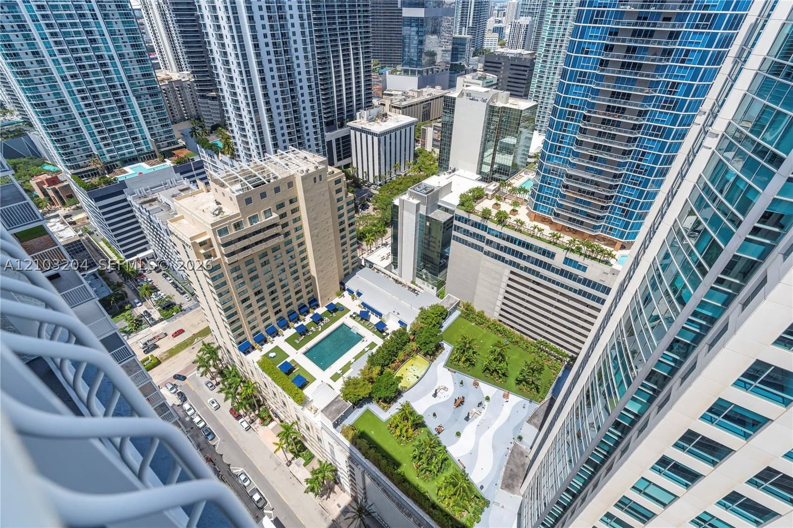 1-bedroom Condo — 1200 Brickell Bay Dr #PH 4218, Miami, FL 33131