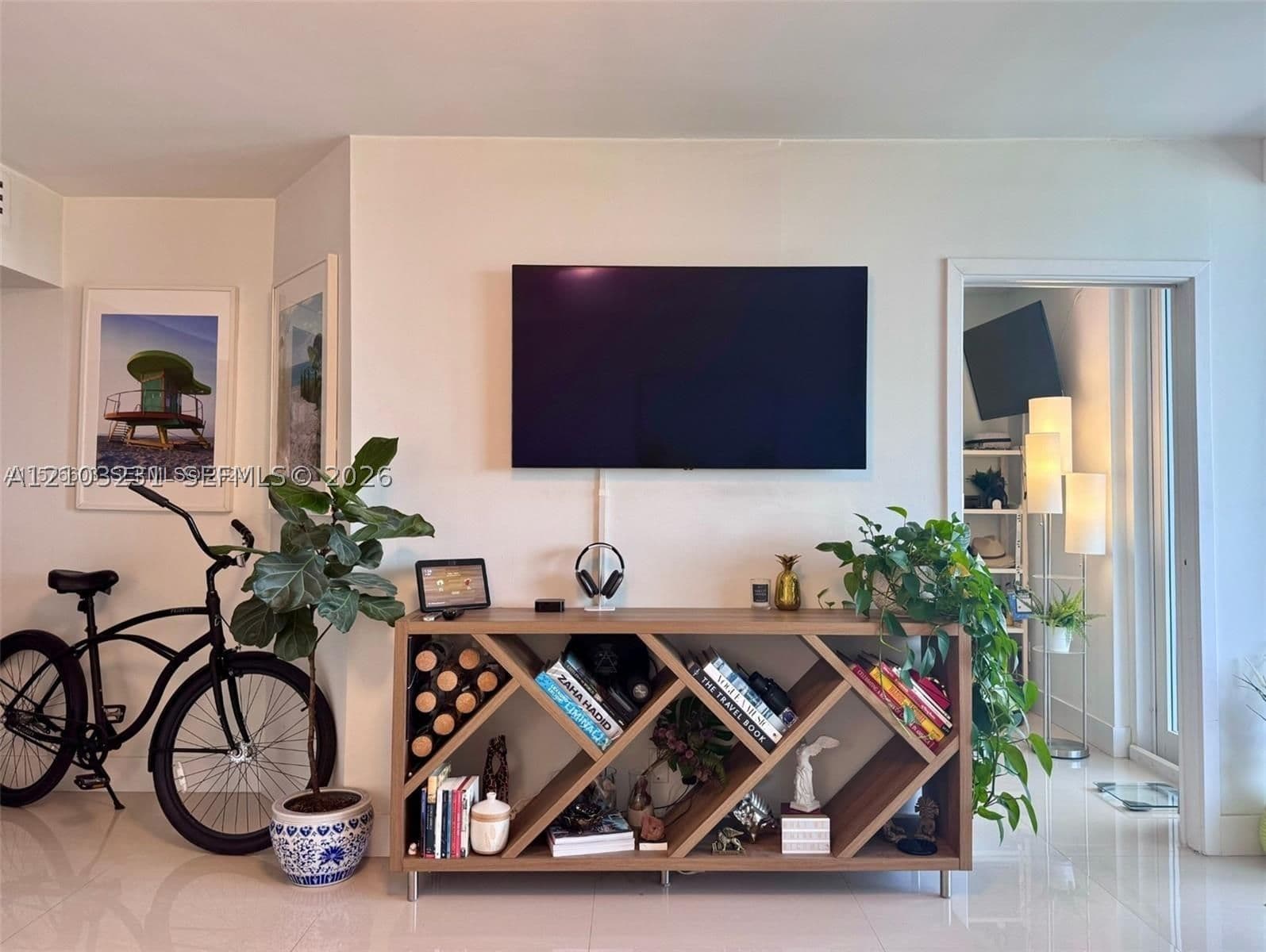 1-bedroom Condo — 5401 Collins Ave #1229, Miami Beach, FL 33140