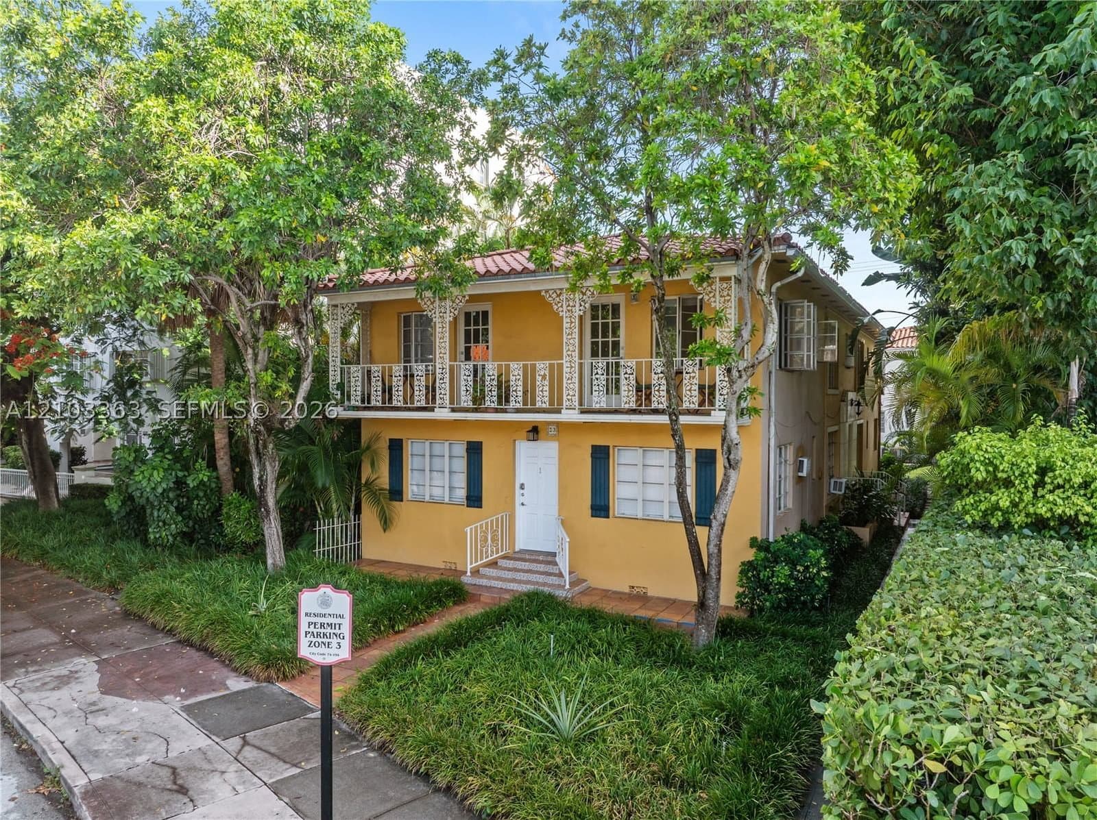 8-bedroom Single-Family Home — 23 Majorca Ave, Coral Gables, FL 33134