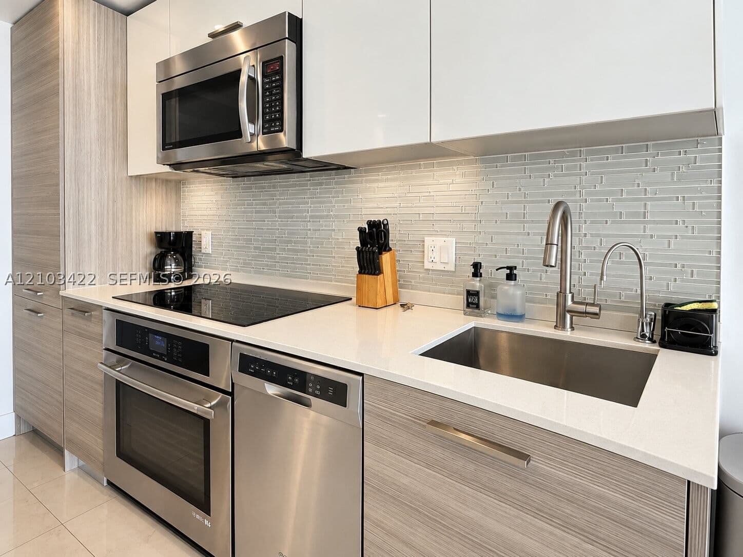 Condo — 1300 Brickell Bay Dr #2112, Miami, FL 33131