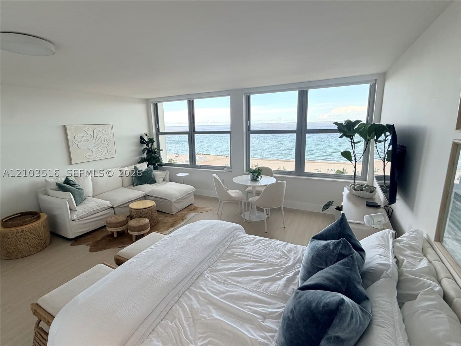 Condo — 2899 Collins Ave #931, Miami Beach, FL 33140