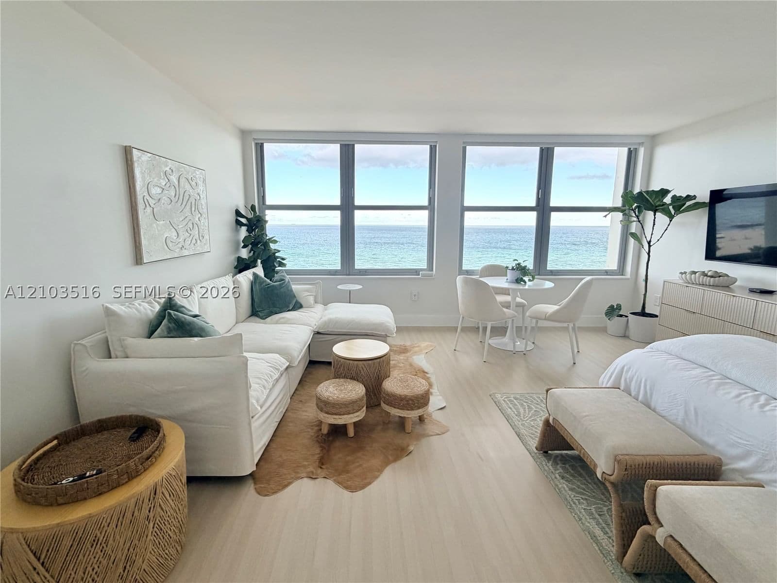 Condo — 2899 Collins Ave #931, Miami Beach, FL 33140