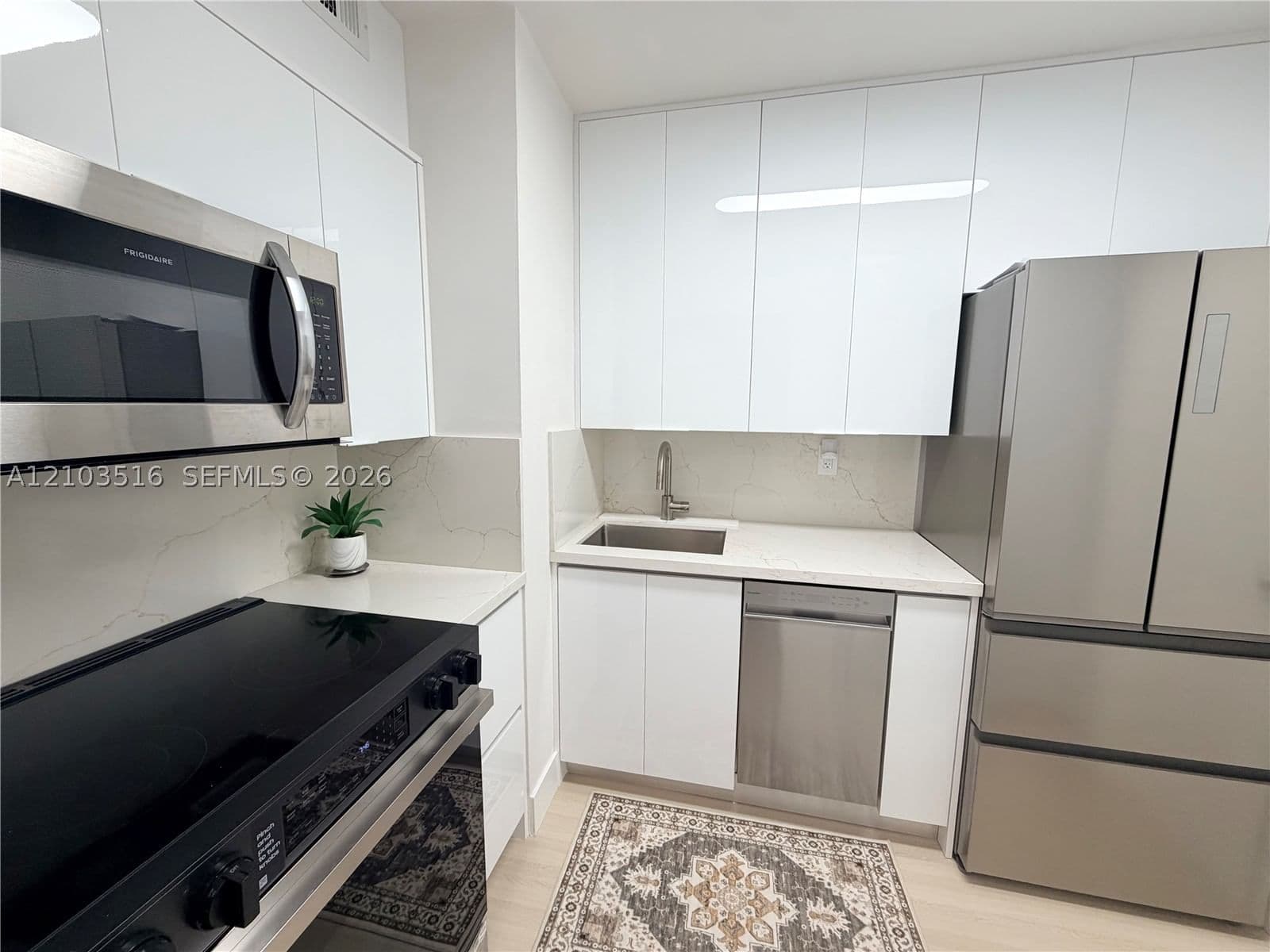 Condo — 2899 Collins Ave #931, Miami Beach, FL 33140