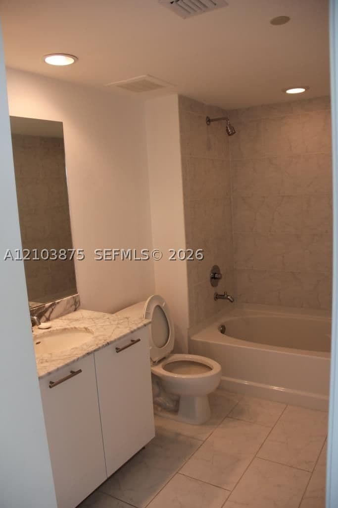 1+1 Condo — 950 Brickell Bay Dr #4008, Miami, FL 33131