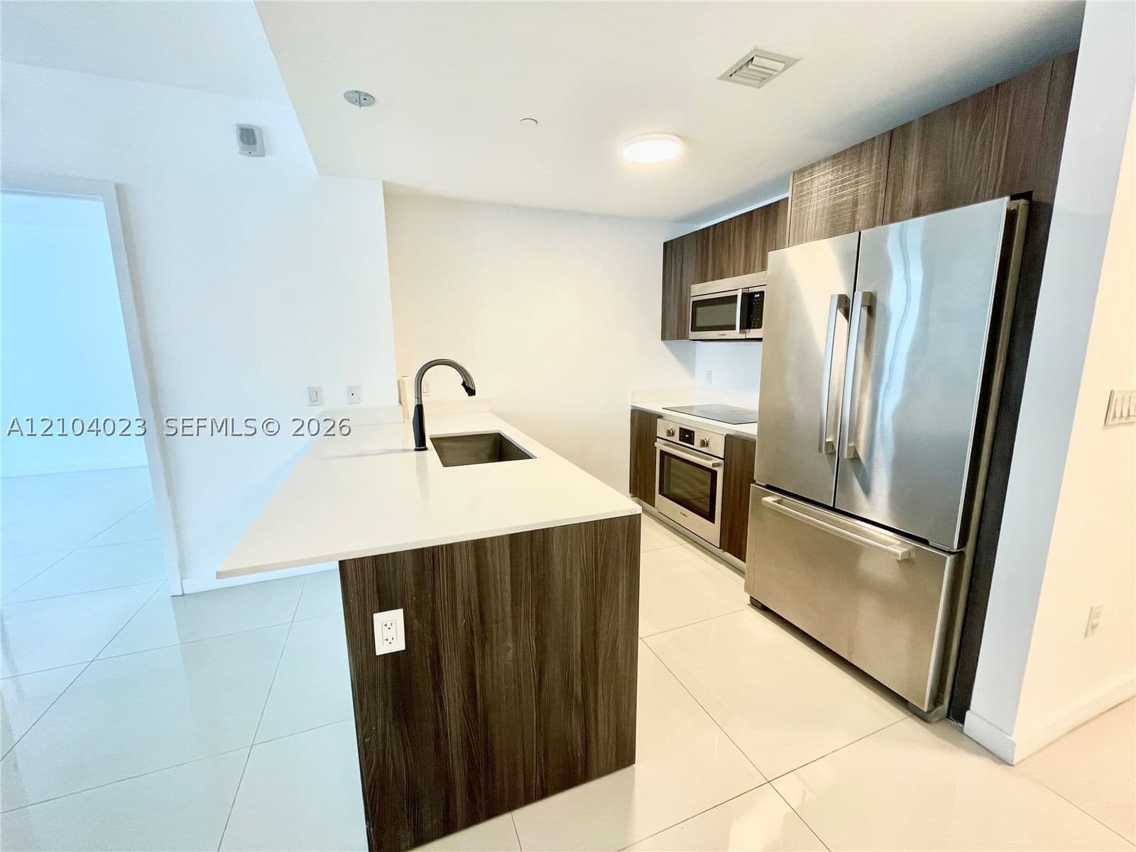 1+1 Condo — 488 18th St #2204, Miami, FL 33132