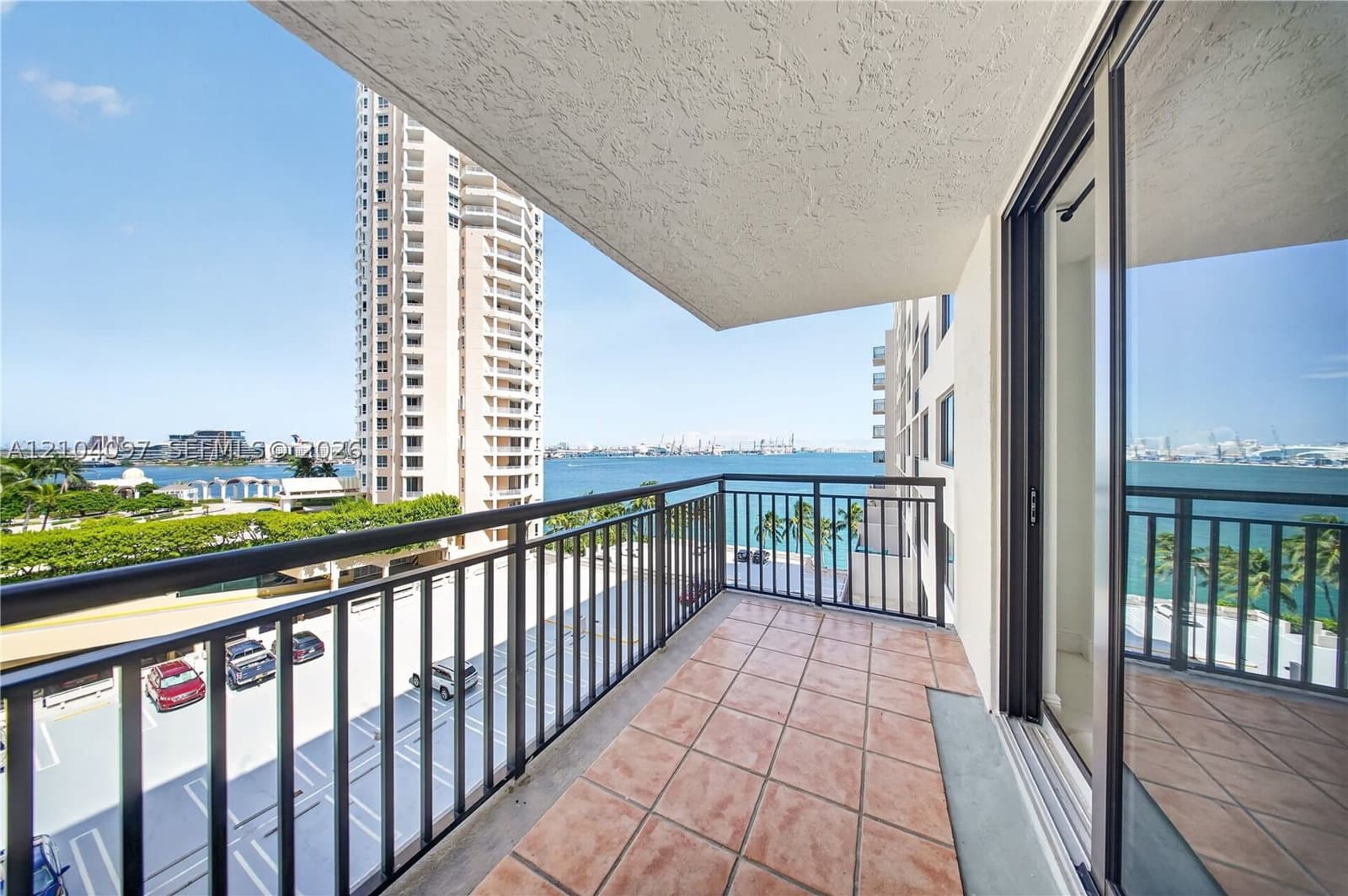 1+1 Condo — 540 Brickell Key Dr #916, Miami, FL 33131