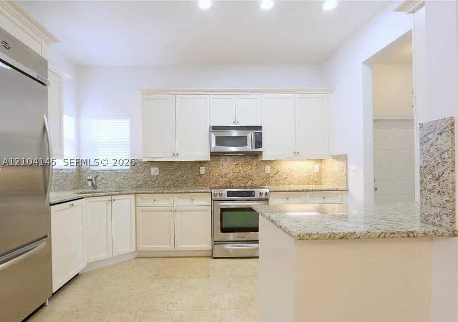 2-bedroom Condo — 578 Loretto Ave #5, Coral Gables, FL 33146