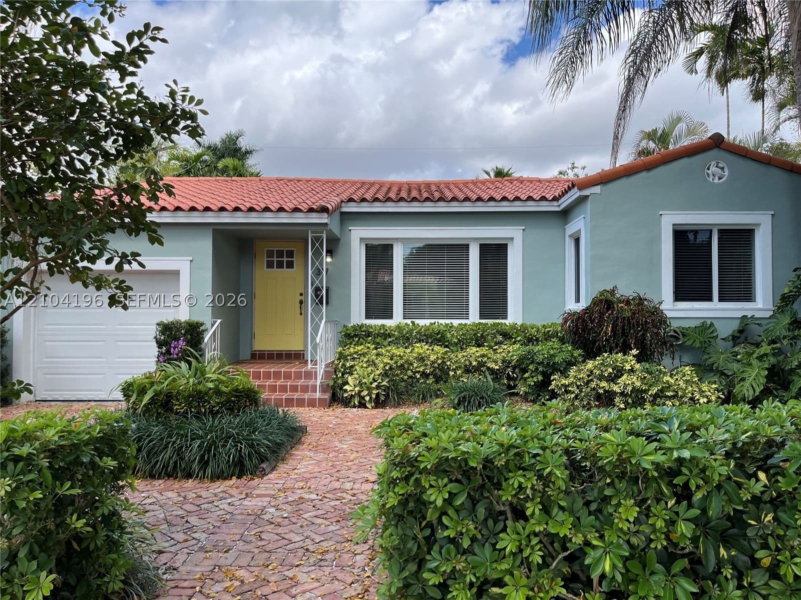 2+1 Müstakil ev — 317 Fluvia Ave, Coral Gables, FL 33134