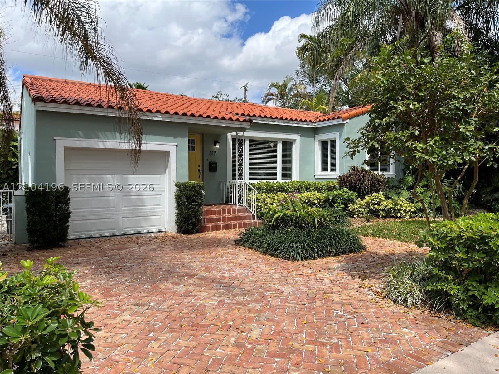 2+1 Müstakil ev — 317 Fluvia Ave, Coral Gables, FL 33134