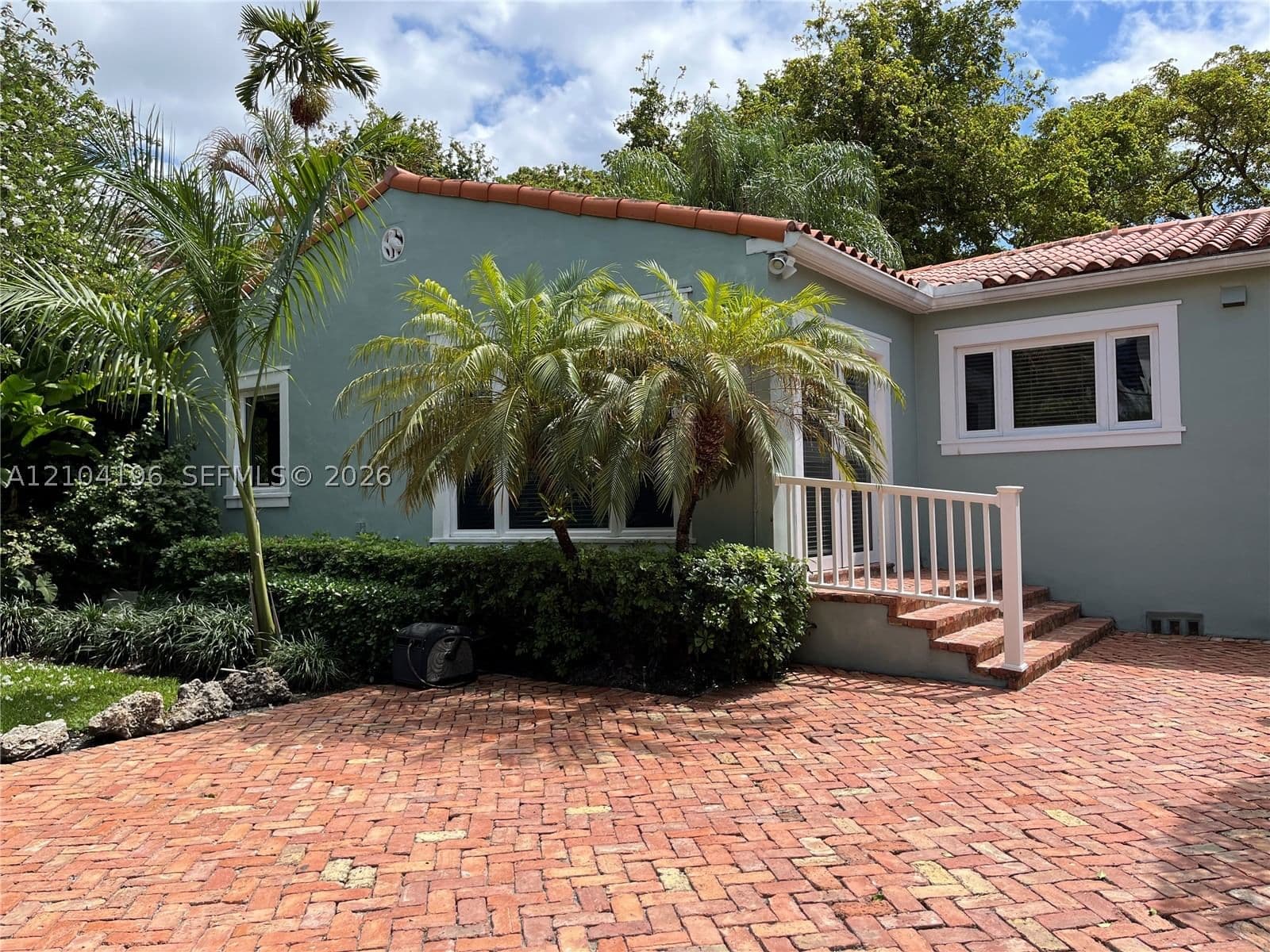 2+1 Müstakil ev — 317 Fluvia Ave, Coral Gables, FL 33134