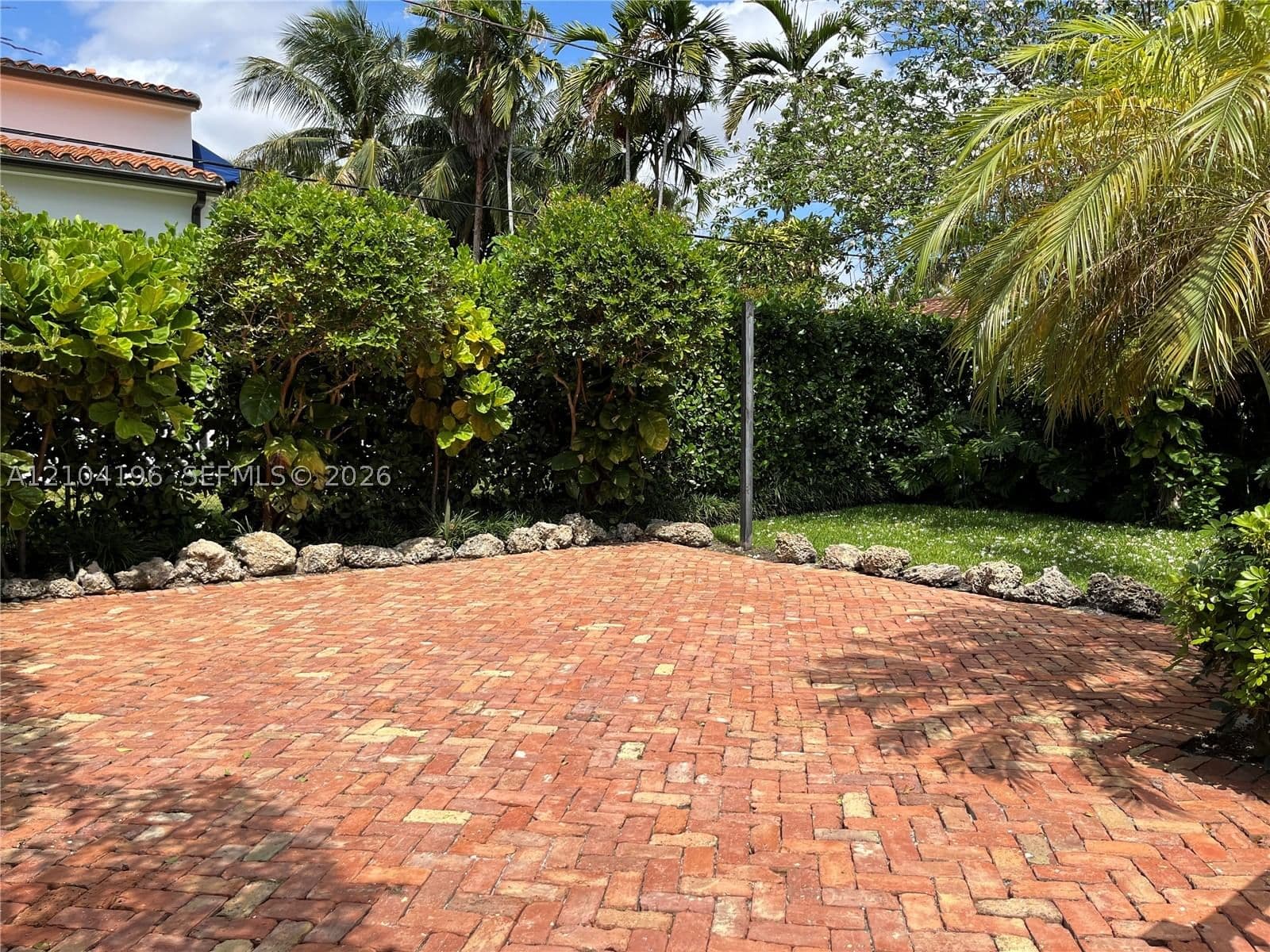 2+1 Müstakil ev — 317 Fluvia Ave, Coral Gables, FL 33134