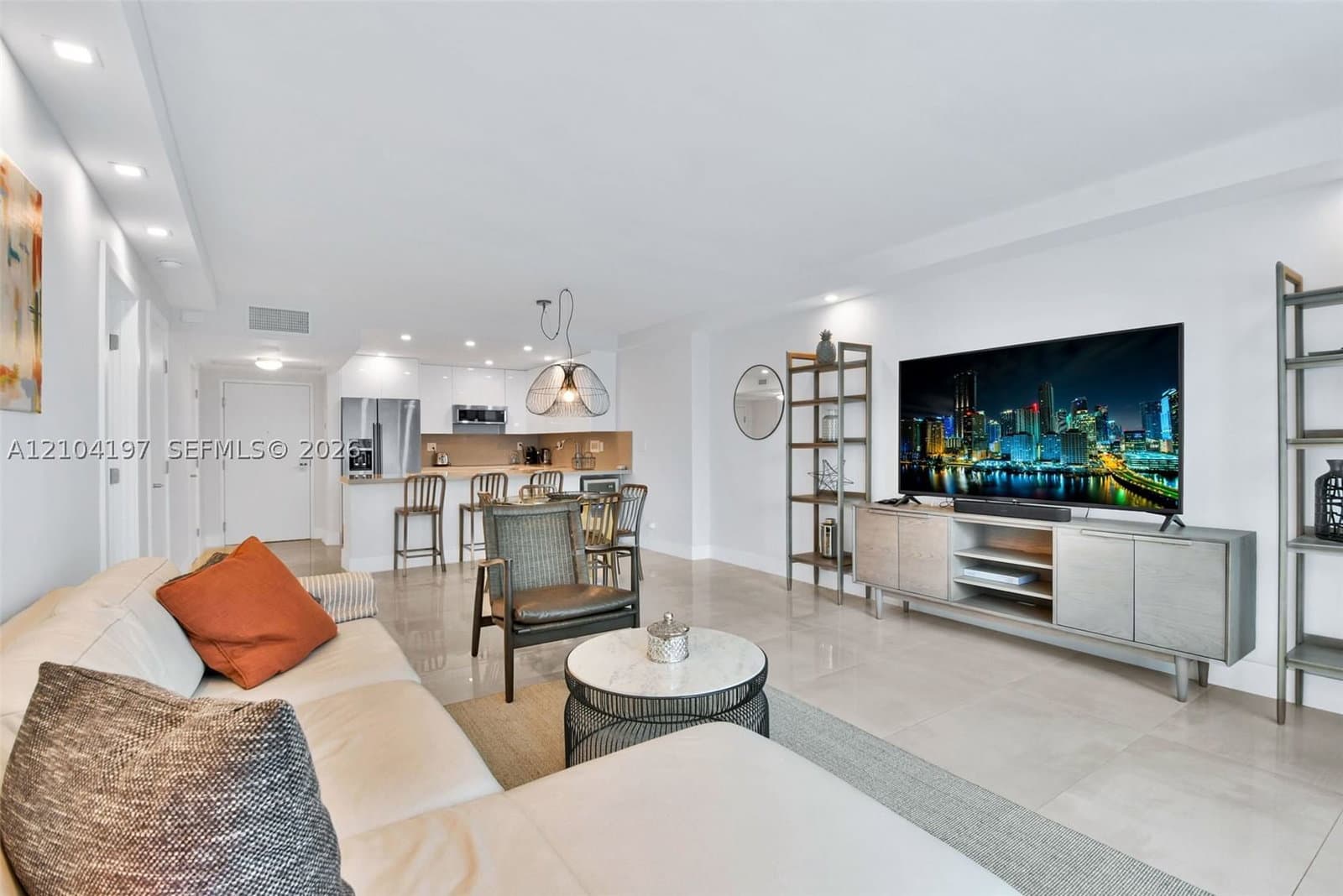 1-bedroom Condo — 2301 Collins Ave #303, Miami Beach, FL 33139