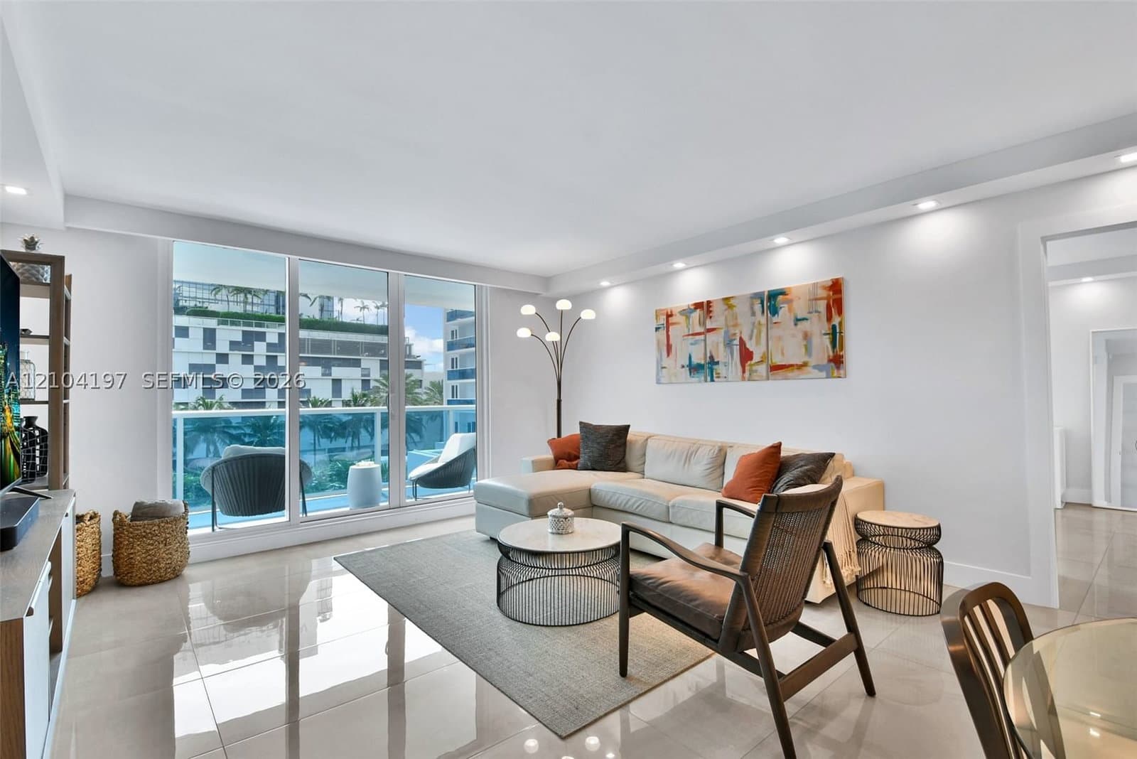 1-bedroom Condo — 2301 Collins Ave #303, Miami Beach, FL 33139
