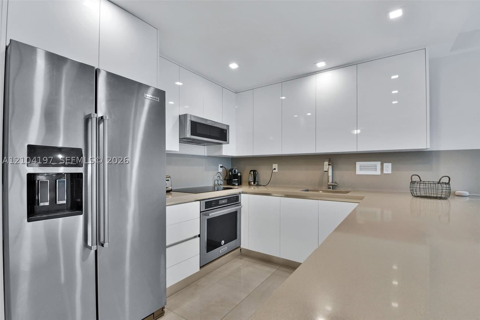 1-bedroom Condo — 2301 Collins Ave #303, Miami Beach, FL 33139