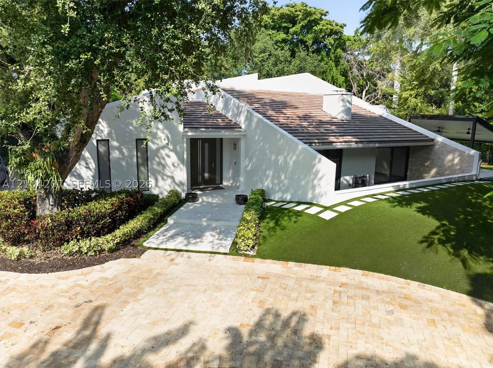 6-bedroom Single-Family Home — 7001 Robles St, Coral Gables, FL 33143