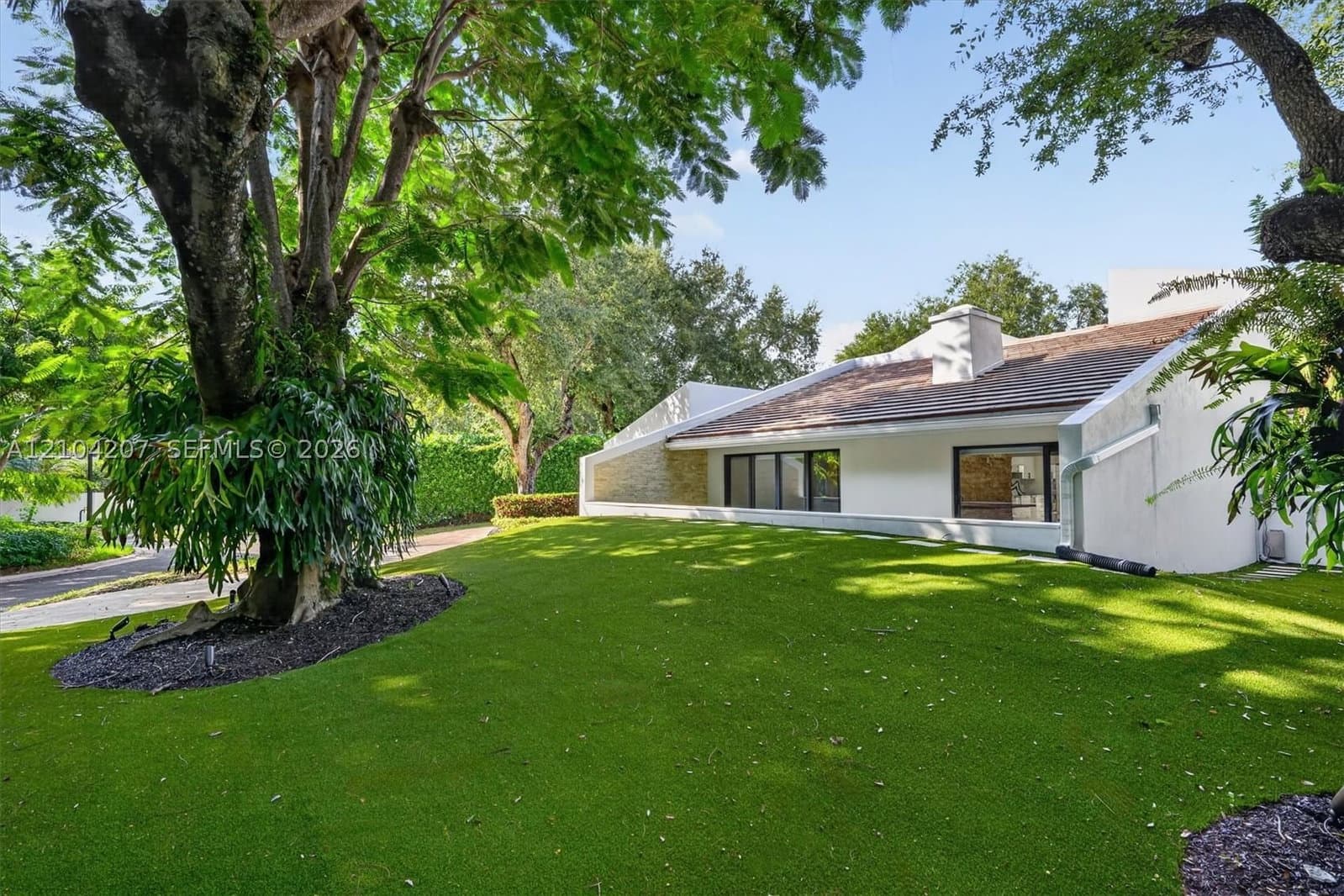 6-bedroom Single-Family Home — 7001 Robles St, Coral Gables, FL 33143
