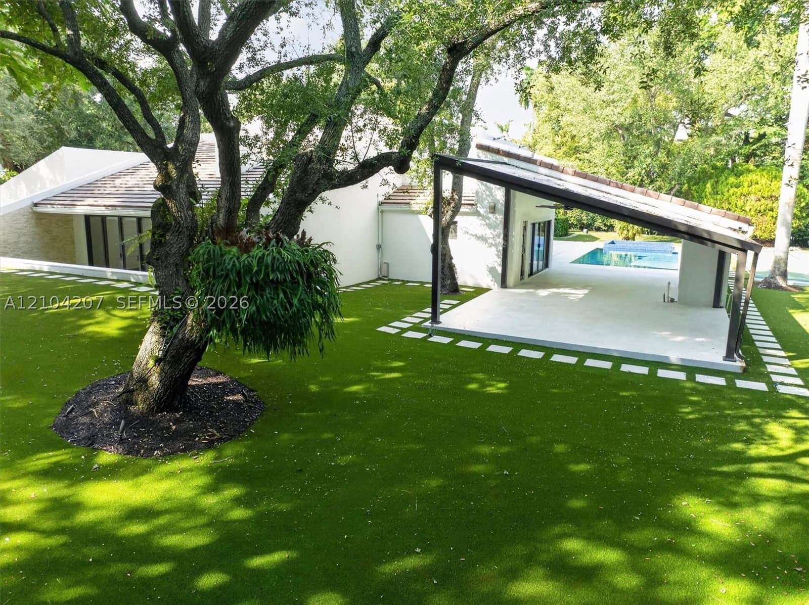 6-bedroom Single-Family Home — 7001 Robles St, Coral Gables, FL 33143