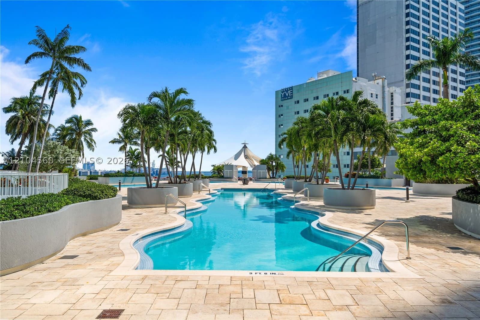 1-bedroom Condo — 253 2nd St #424, Miami, FL 33132