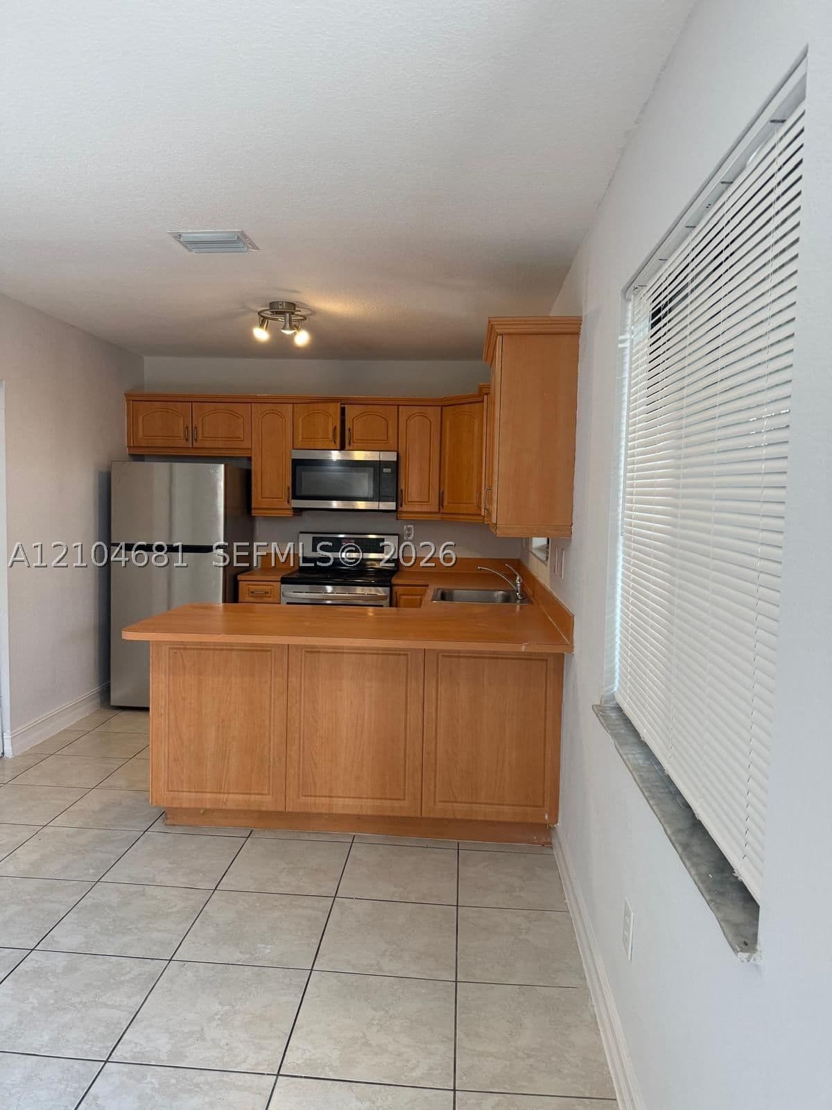 2+1 Mülk — 3715 23rd Ct #3715, Miami, FL 33142