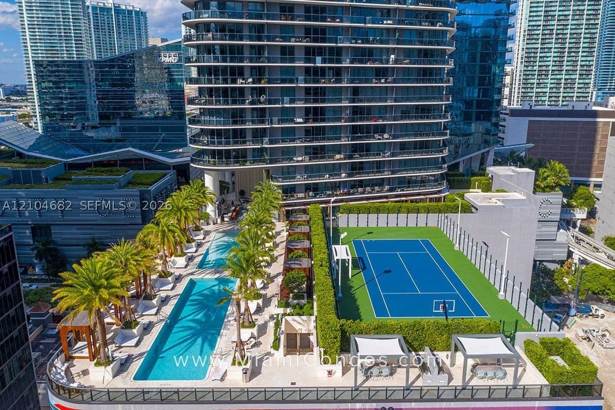 2+1 Condo — 801 Miami Ave #4405, Miami, FL 33130