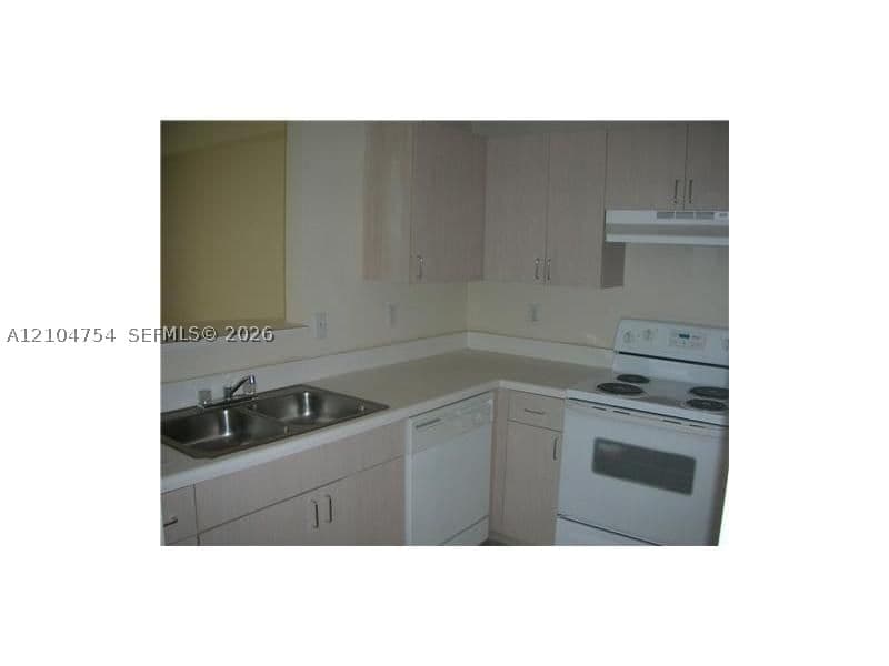 Condo — 50 Menores Ave #612, Coral Gables, FL 33134