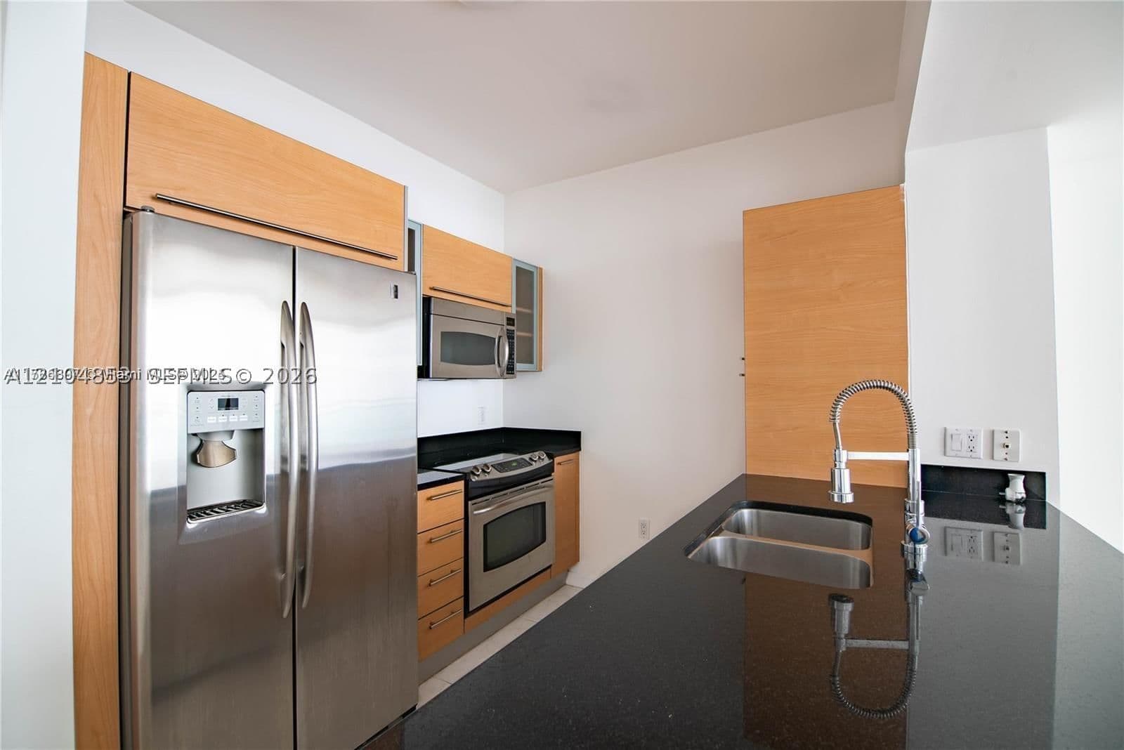 1-bedroom Condo — 950 Brickell Bay #703, Miami, FL 33131