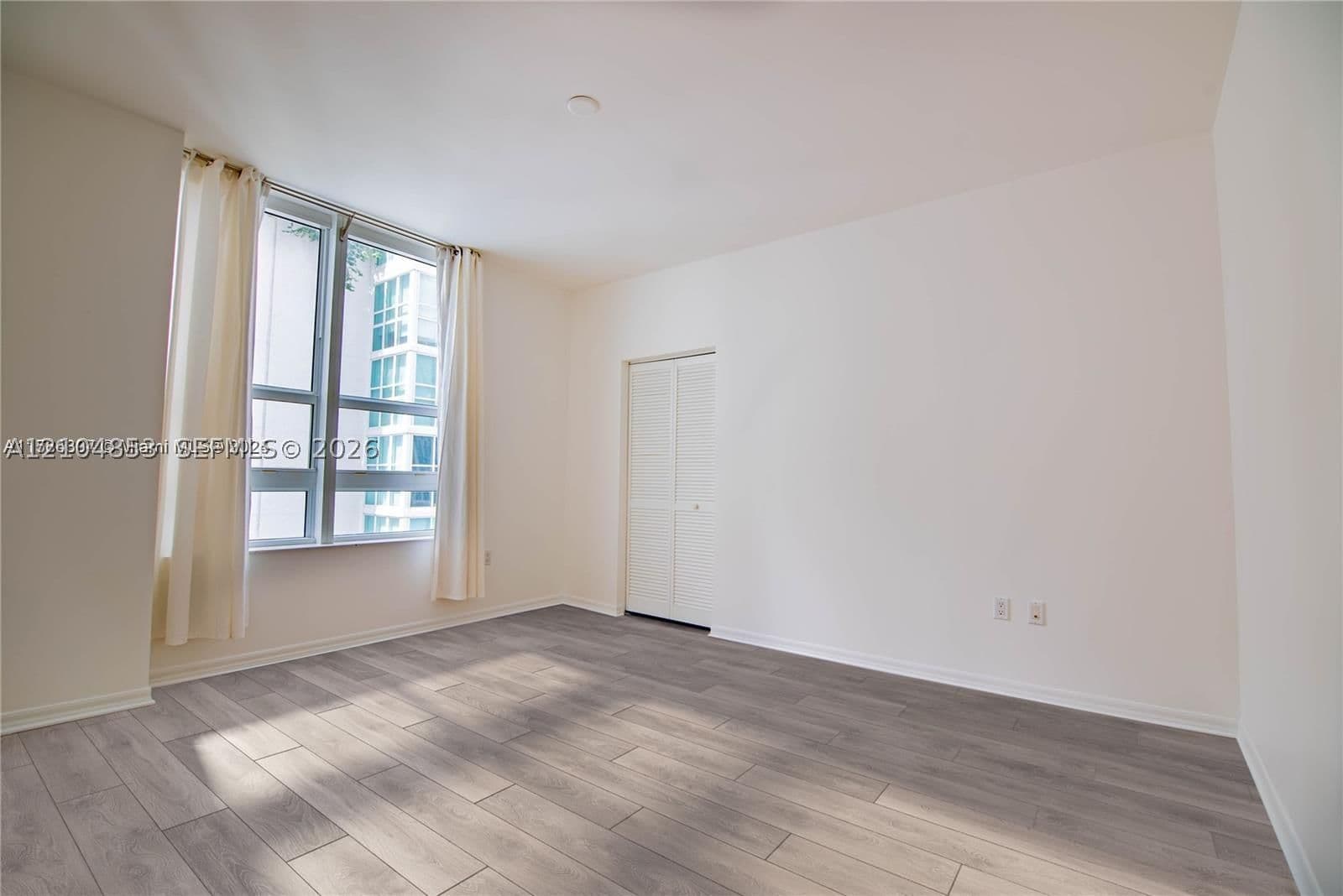 1-bedroom Condo — 950 Brickell Bay #703, Miami, FL 33131