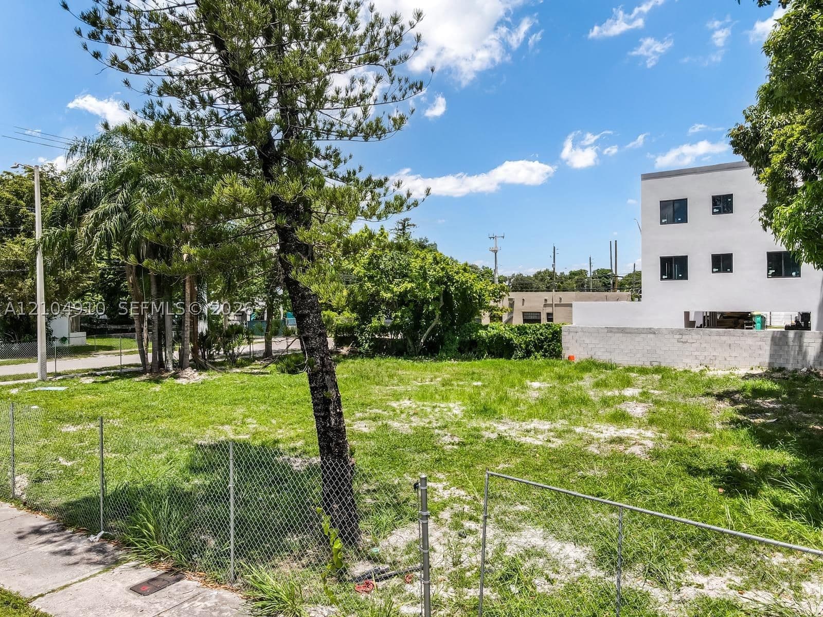 Mülk — 2895 45th St, Miami, FL 33142