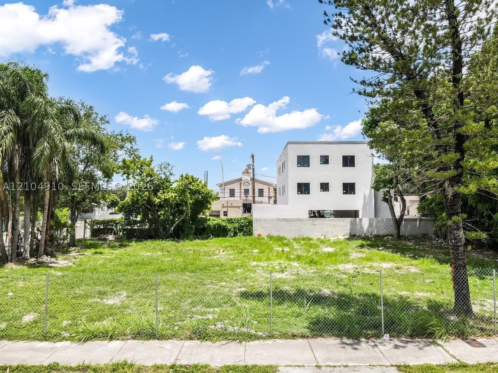 Mülk — 2895 45th St, Miami, FL 33142