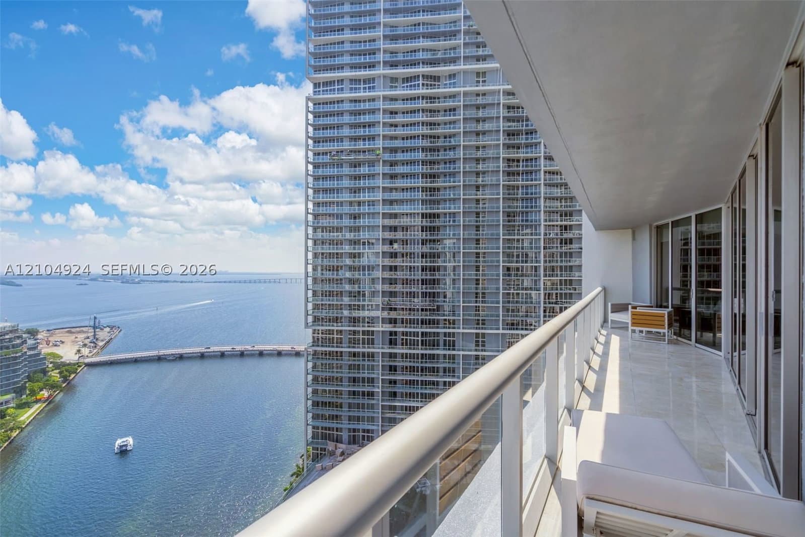 2-bedroom Condo — 465 Brickell Ave #2703, Miami, FL 33131