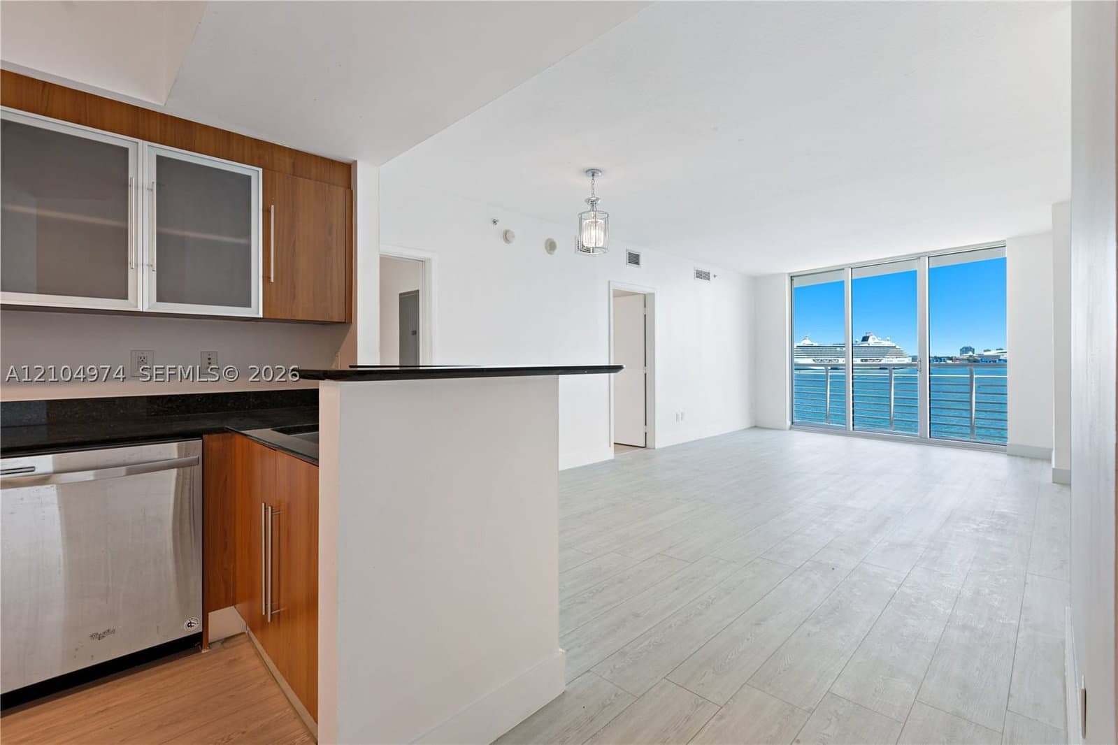 2-bedroom Condo — 335 Biscayne Blvd #412, Miami, FL 33131