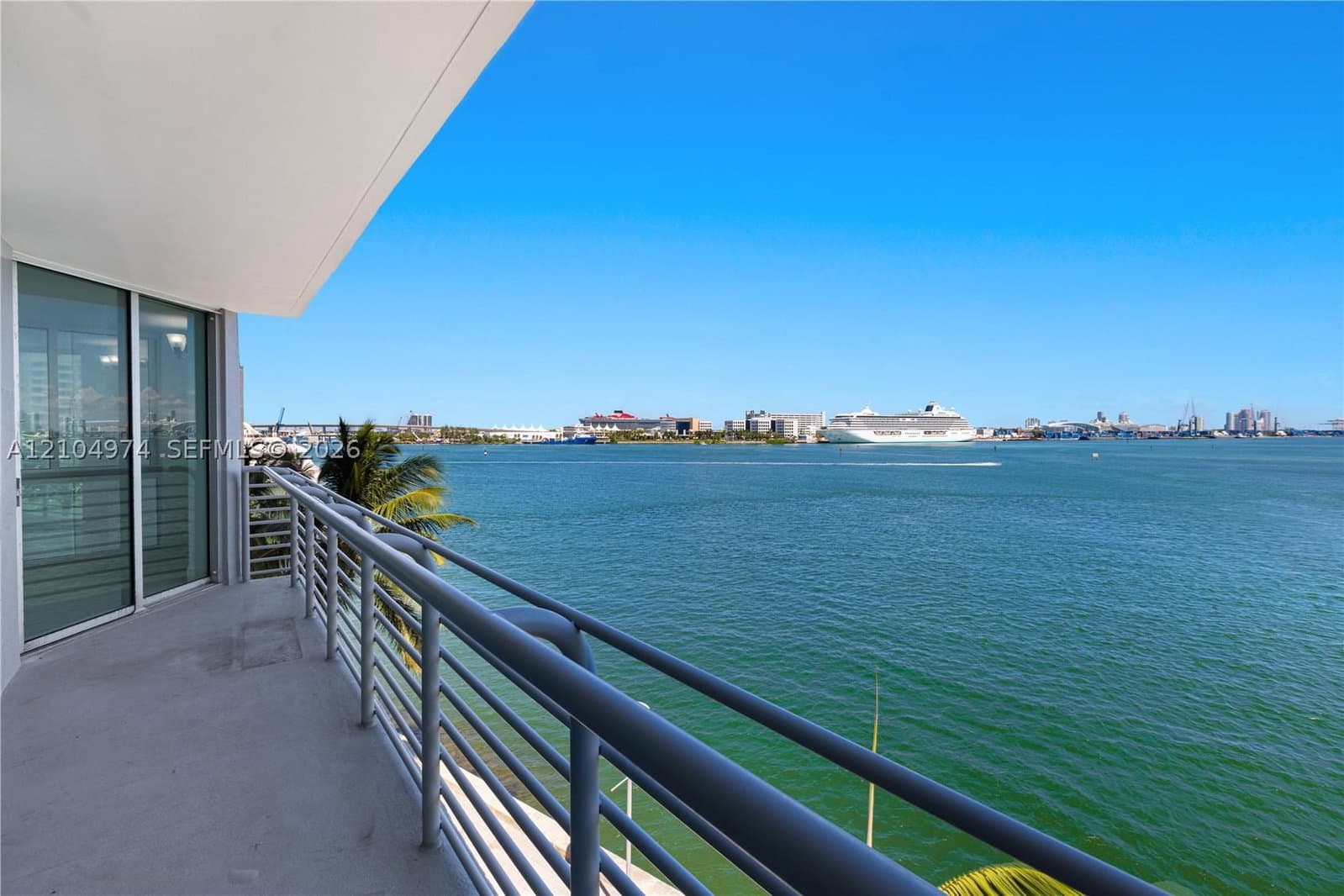 2-bedroom Condo — 335 Biscayne Blvd #412, Miami, FL 33131