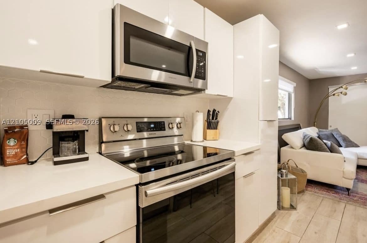 3+1 Müstakil ev — 254 51st St, Miami, FL 33127