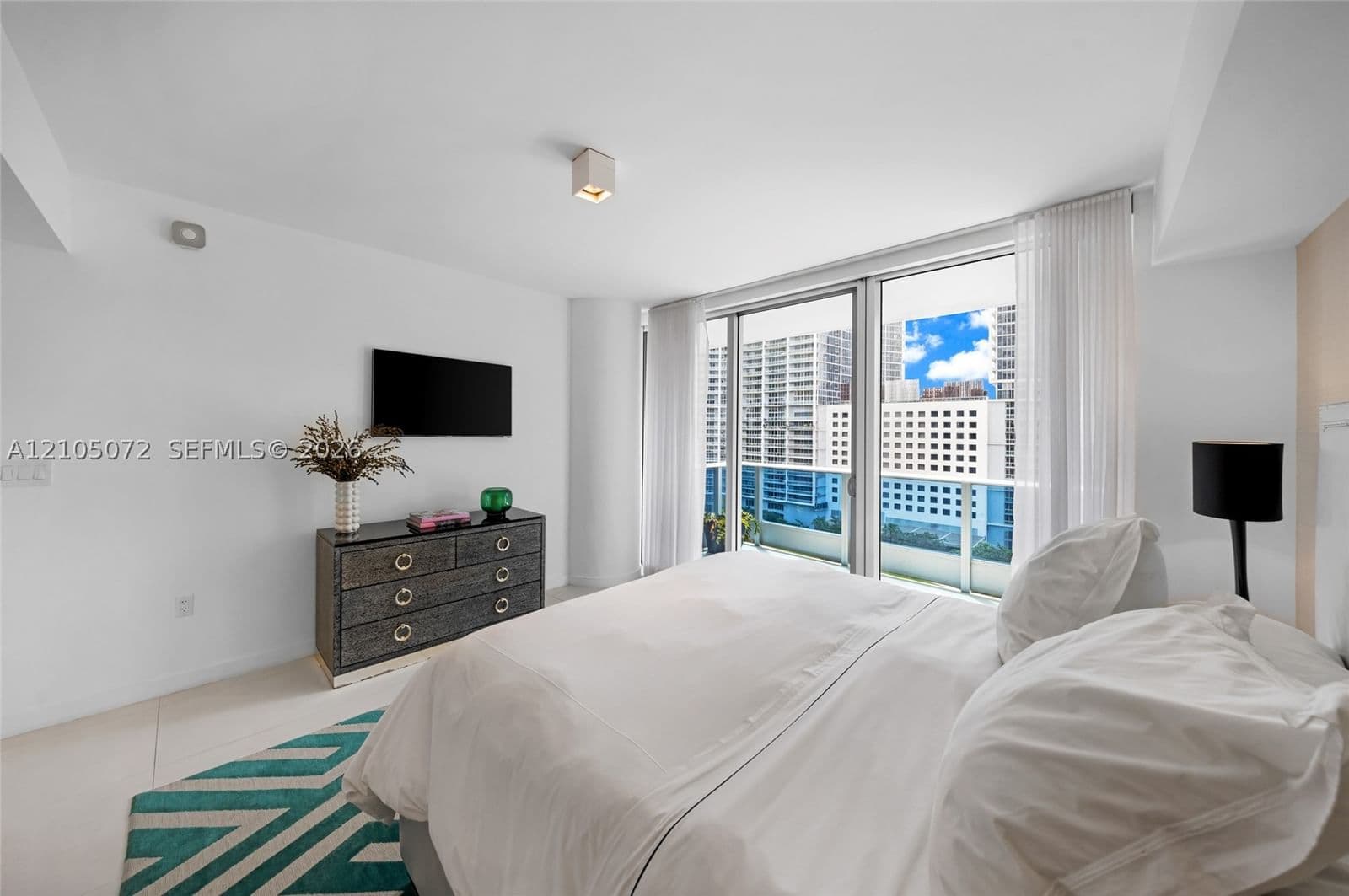 2-bedroom Condo — 200 Biscayne Boulevard Way #904, Miami, FL 33131