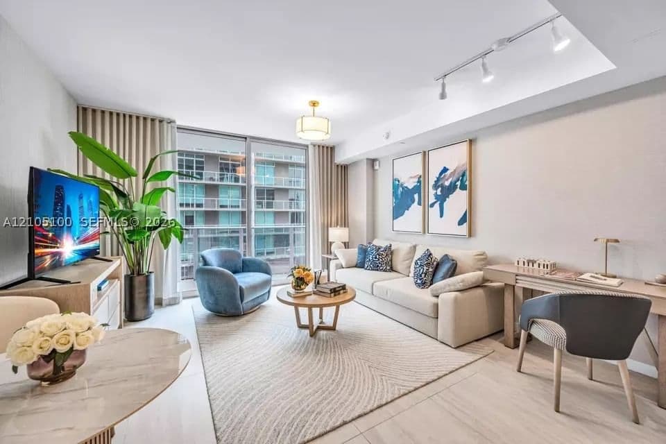 1+1 Condo — 77 5th St #2011, Miami, FL 33131