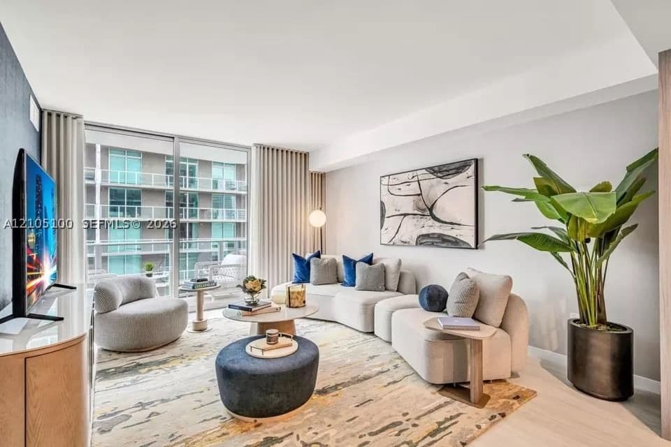 1+1 Condo — 77 5th St #2011, Miami, FL 33131