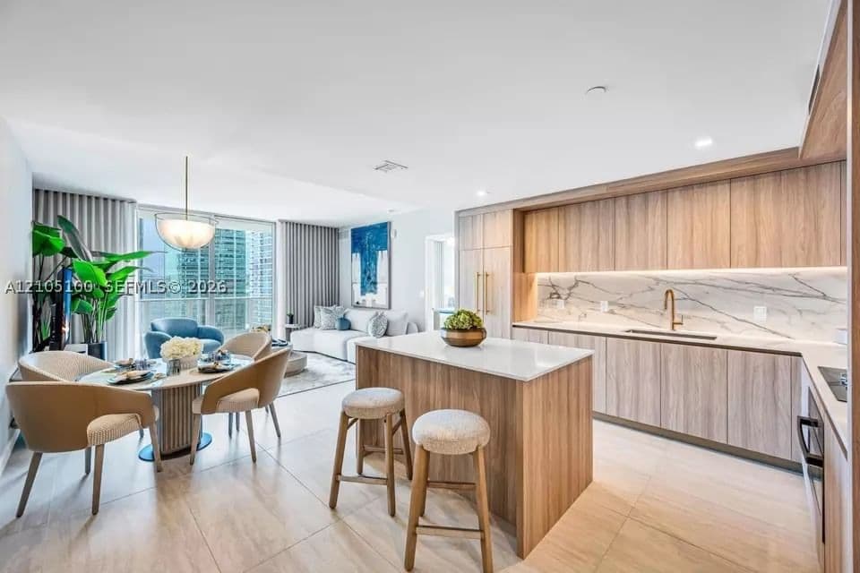 1+1 Condo — 77 5th St #2011, Miami, FL 33131