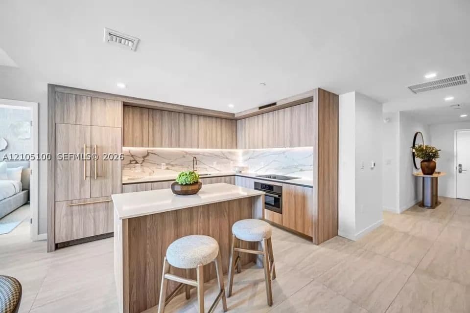 1+1 Condo — 77 5th St #2011, Miami, FL 33131