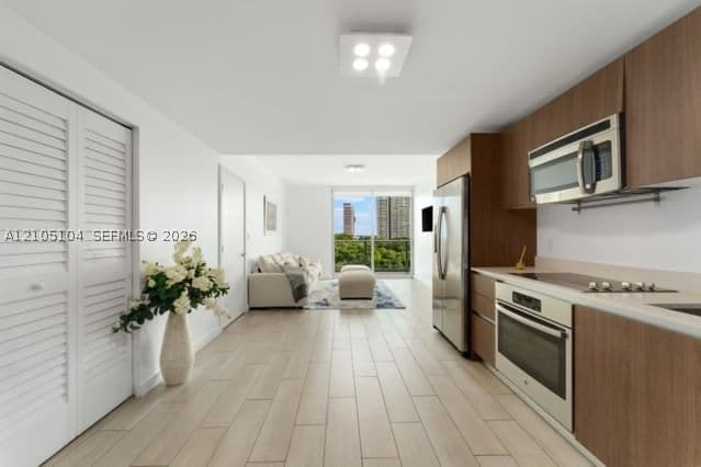 2+1 Condo — 1600 1st Ave #707, Miami, FL 33129