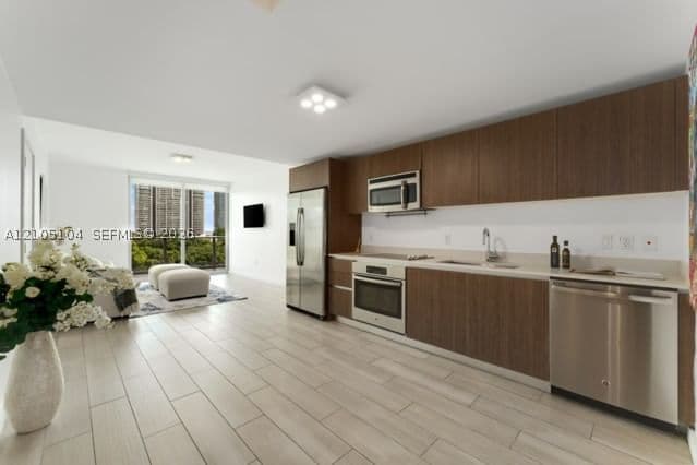 2+1 Condo — 1600 1st Ave #707, Miami, FL 33129