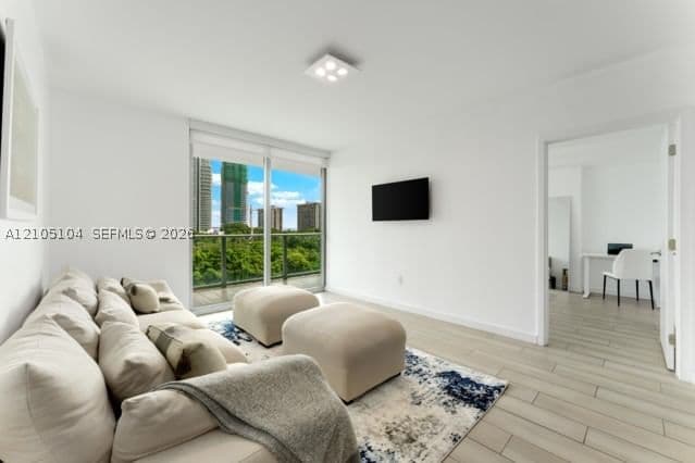 2+1 Condo — 1600 1st Ave #707, Miami, FL 33129